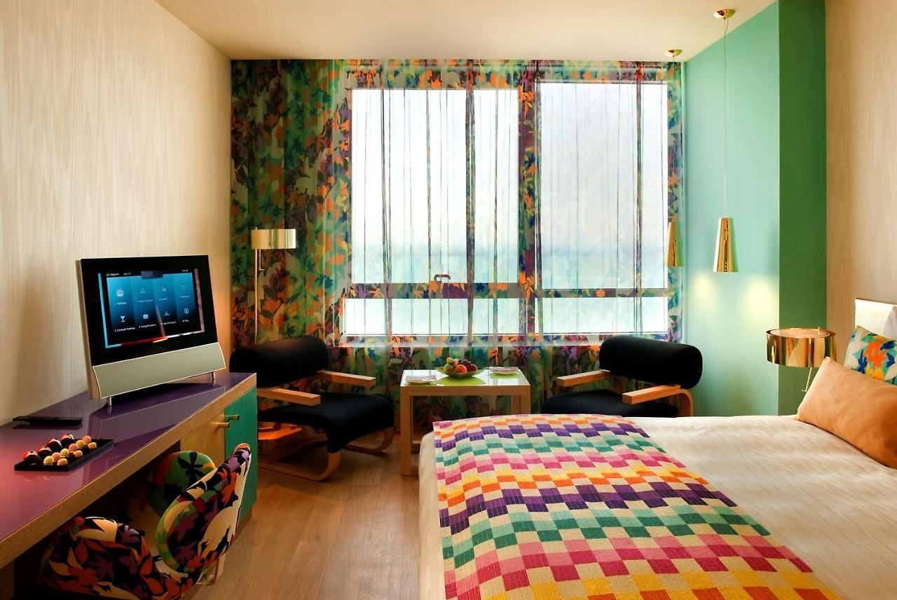 Symphony Style Hotel Kuwait Salmiya Екстер'єр фото A room at the hotel