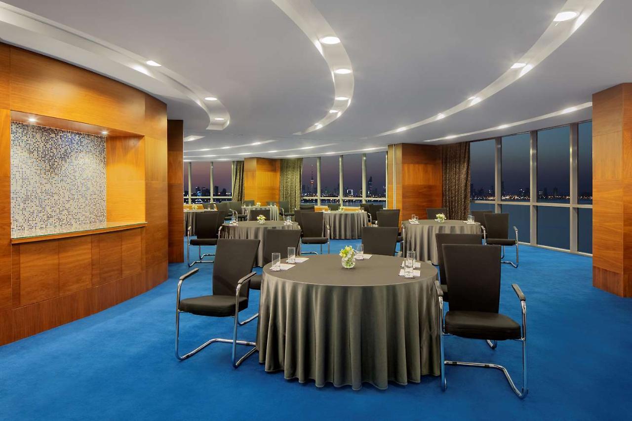 Symphony Style Hotel Kuwait Salmiya Екстер'єр фото Meeting room