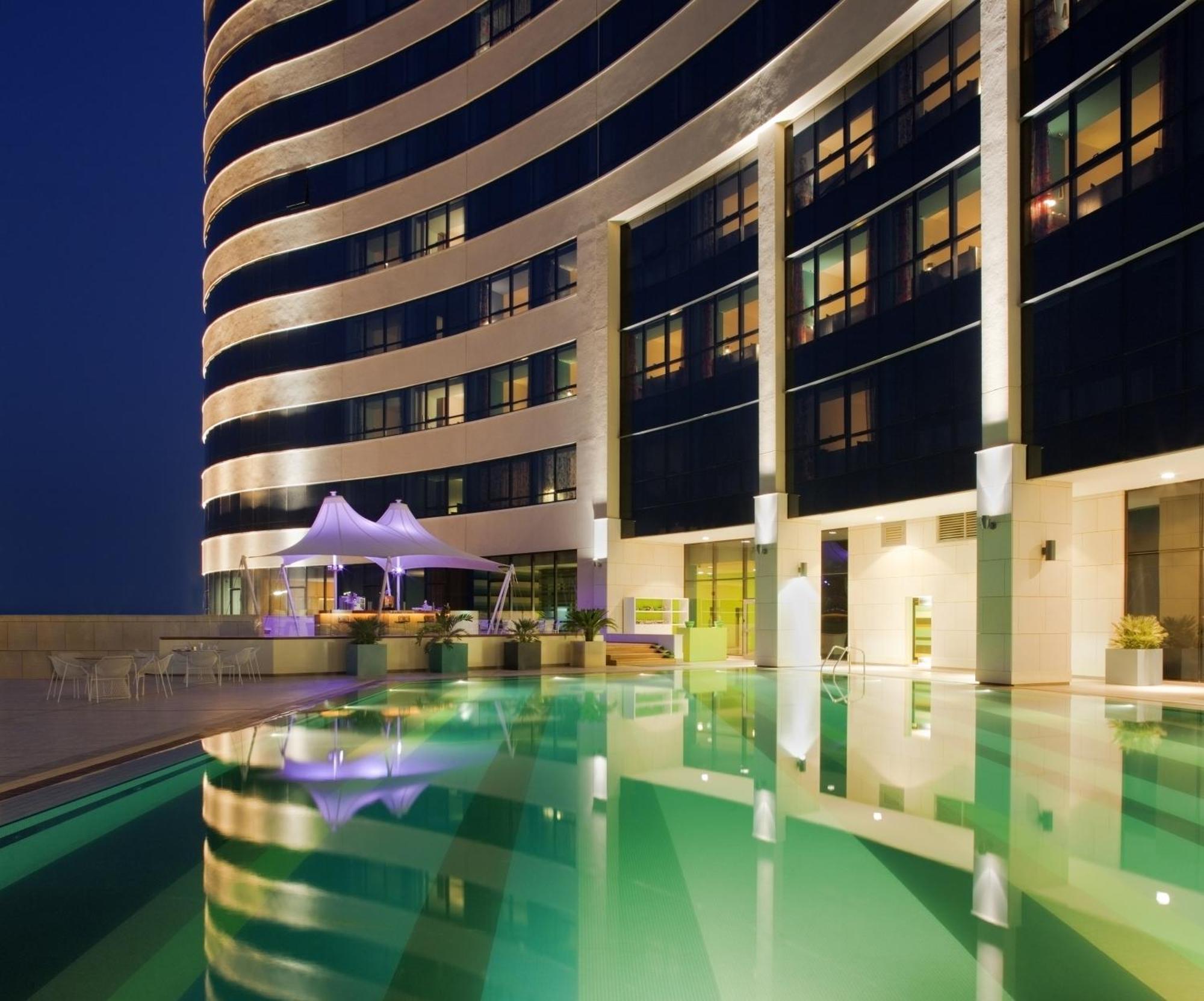 Symphony Style Hotel Kuwait Salmiya Екстер'єр фото The swimming pool at the hotel