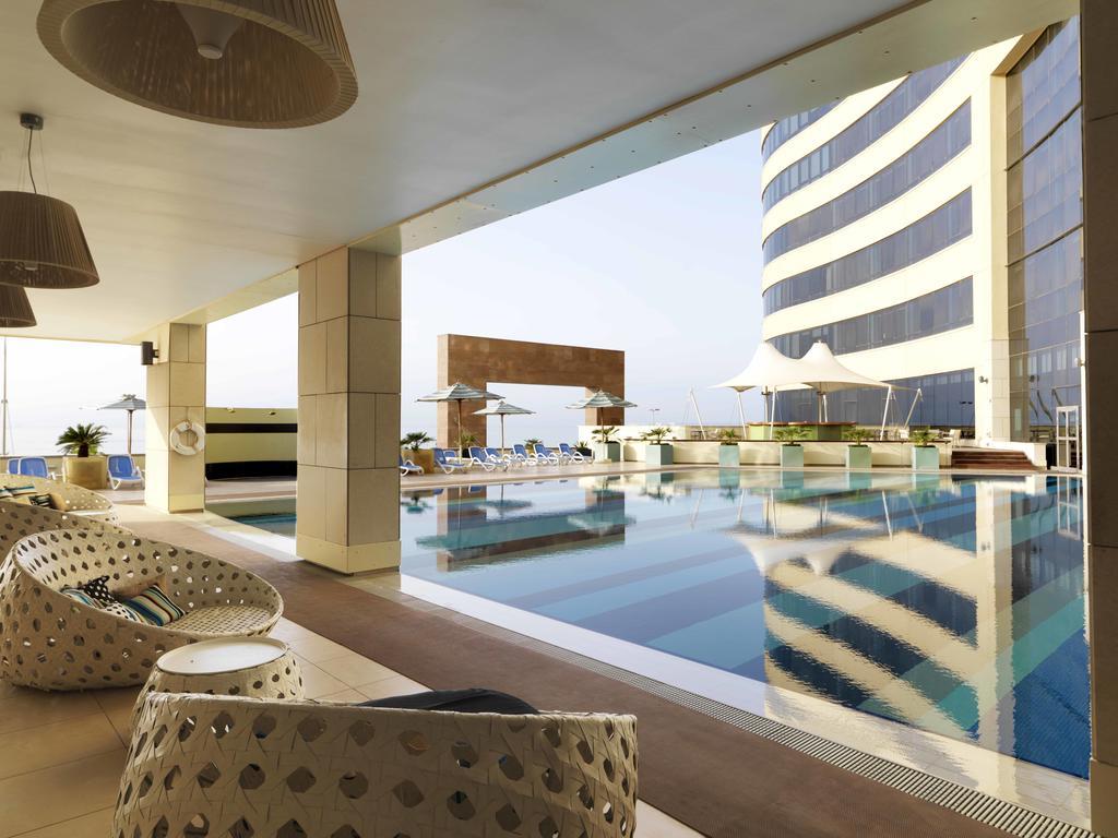 Symphony Style Hotel Kuwait Salmiya Екстер'єр фото The pool at the hotel