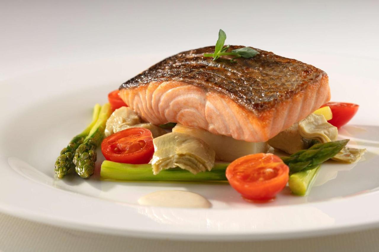 Symphony Style Hotel Kuwait Salmiya Екстер'єр фото Salmon